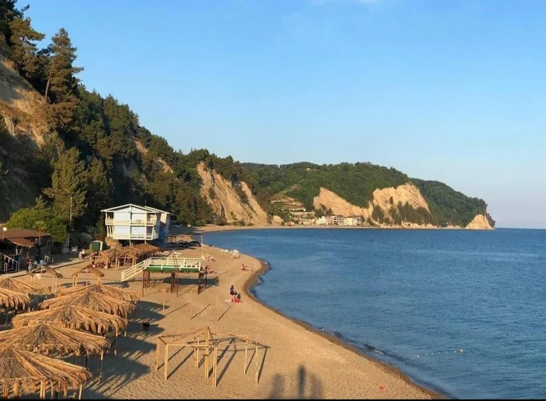 Zolotaya Buhta 10 Pizunda Exterior photo